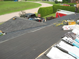 Installation of roofing shingles - Pic 2